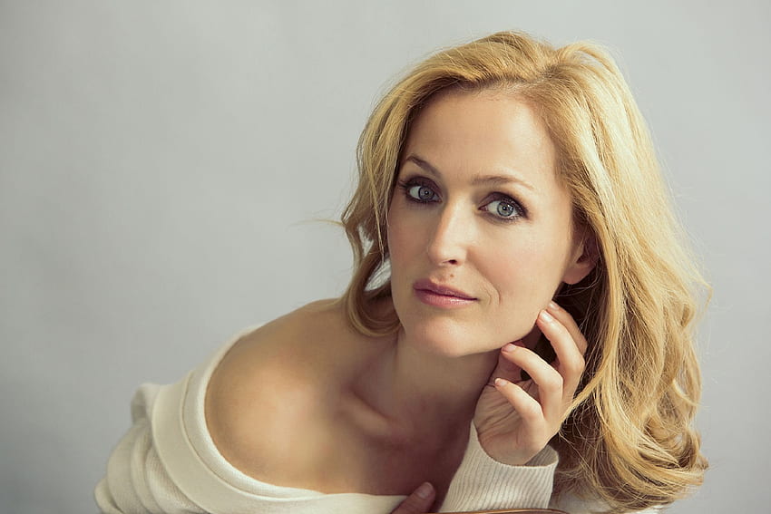 Gillian Anderson Biography